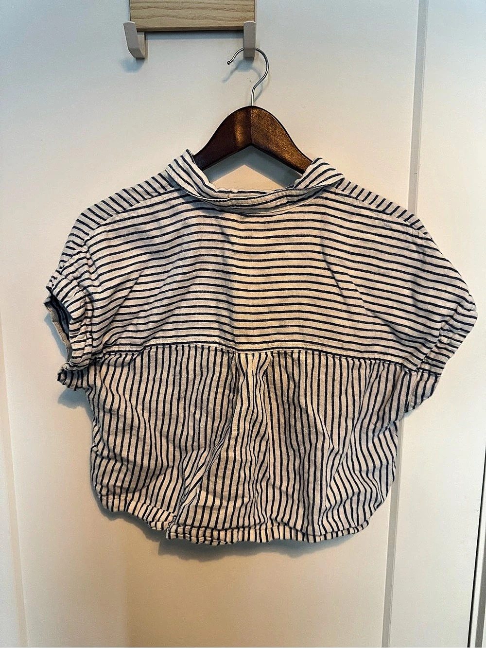 Madewell Striped Cropped Button-Up in Blue & White Size Medium - Picture 2 of 3